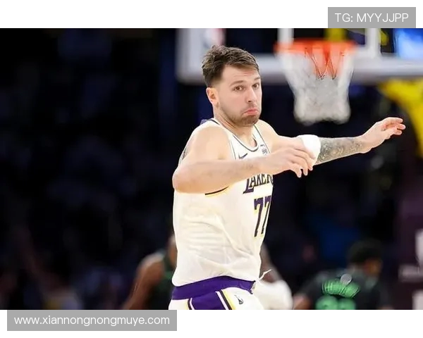 东契奇揭秘无敌三分背后秘密我故意滑倒展现街球风范